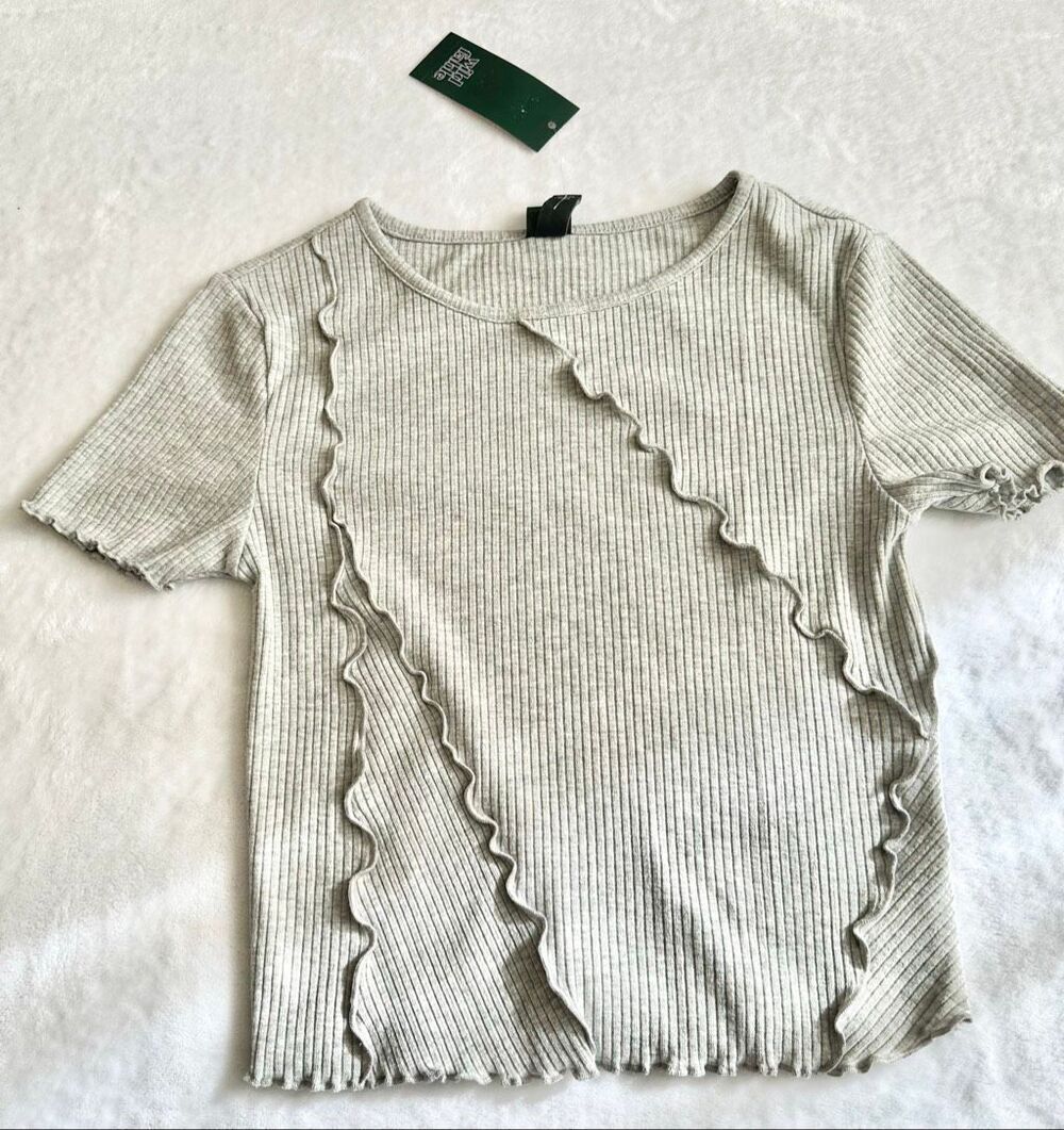 Gray wild fable lettuce trim ribbed T-shirt size xs